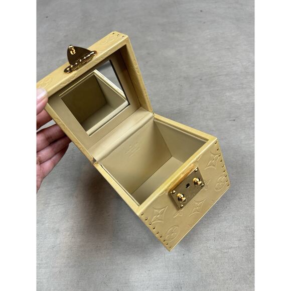 LOUIS VUITTON RARE Monogram Patent Leather Bleecker Cosmetic Box Bag - Picture 6 of 12